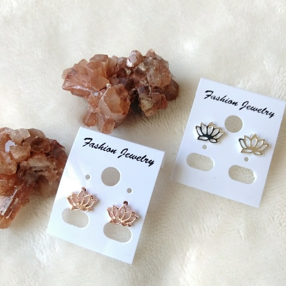 3/$12🌞Lotus Flower Earrings - Post Earrings - Picture 2 of 4